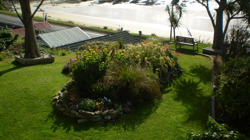 Beach Life; The view from the unit is exceptional. It looks straight out over the beach and catches the sun throughout the day. This page shows you exactly what you will see from the unit if you stay there... depending on the season, the weather and the time of day. Kaka Point is renowned for the colourful dawn as the sun comes up over the sea. Even on a dull or rainy day the view of the sea is still addictive. On a sunny day you just want to sit and relax and watch the sea rolling in all the way out to the horizon.