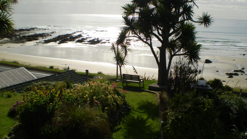 Beach Life; The view from the unit is exceptional. It looks straight out over the beach and catches the sun throughout the day. This page shows you exactly what you will see from the unit if you stay there... depending on the season, the weather and the time of day. Kaka Point is renowned for the colourful dawn as the sun comes up over the sea. Even on a dull or rainy day the view of the sea is still addictive. On a sunny day you just want to sit and relax and watch the sea rolling in all the way out to the horizon.