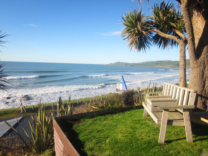 Beach Life; The view from the unit is exceptional. It looks straight out over the beach and catches the sun throughout the day. This page shows you exactly what you will see from the unit if you stay there... depending on the season, the weather and the time of day. Kaka Point is renowned for the colourful dawn as the sun comes up over the sea. Even on a dull or rainy day the view of the sea is still addictive. On a sunny day you just want to sit and relax and watch the sea rolling in all the way out to the horizon.
