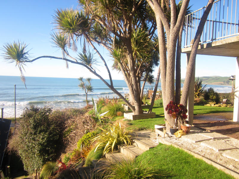 Beach Life; The view from the unit is exceptional. It looks straight out over the beach and catches the sun throughout the day. This page shows you exactly what you will see from the unit if you stay there... depending on the season, the weather and the time of day. Kaka Point is renowned for the colourful dawn as the sun comes up over the sea. Even on a dull or rainy day the view of the sea is still addictive. On a sunny day you just want to sit and relax and watch the sea rolling in all the way out to the horizon.