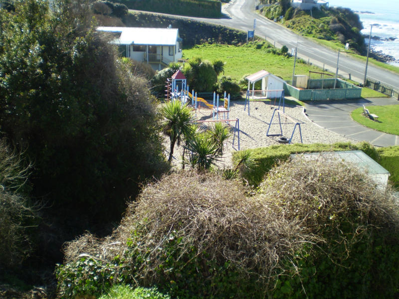 Beach Life; The view from the unit is exceptional. It looks straight out over the beach and catches the sun throughout the day. This page shows you exactly what you will see from the unit if you stay there... depending on the season, the weather and the time of day. Kaka Point is renowned for the colourful dawn as the sun comes up over the sea. Even on a dull or rainy day the view of the sea is still addictive. On a sunny day you just want to sit and relax and watch the sea rolling in all the way out to the horizon.