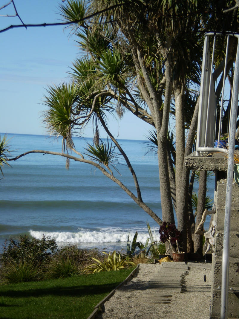 Beach Life; The view from the unit is exceptional. It looks straight out over the beach and catches the sun throughout the day. This page shows you exactly what you will see from the unit if you stay there... depending on the season, the weather and the time of day. Kaka Point is renowned for the colourful dawn as the sun comes up over the sea. Even on a dull or rainy day the view of the sea is still addictive. On a sunny day you just want to sit and relax and watch the sea rolling in all the way out to the horizon.