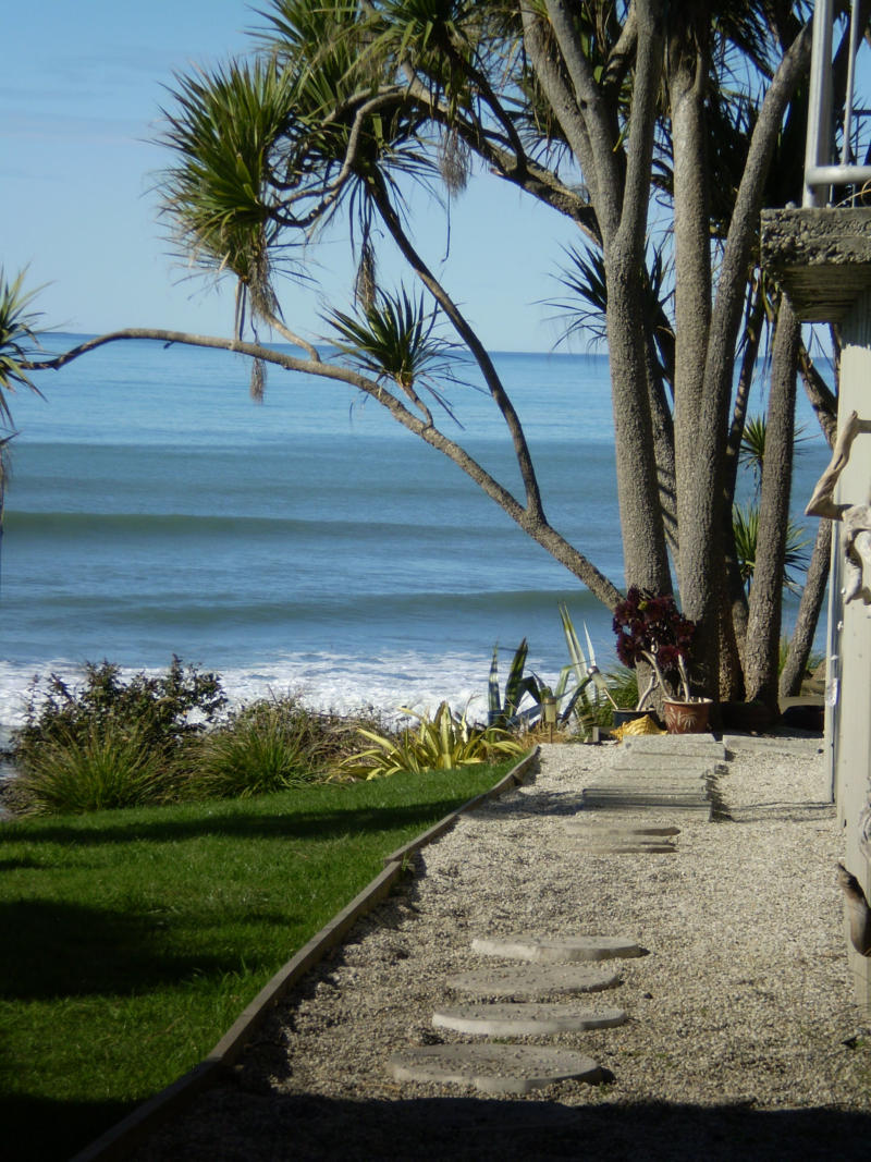 Beach Life; The view from the unit is exceptional. It looks straight out over the beach and catches the sun throughout the day. This page shows you exactly what you will see from the unit if you stay there... depending on the season, the weather and the time of day. Kaka Point is renowned for the colourful dawn as the sun comes up over the sea. Even on a dull or rainy day the view of the sea is still addictive. On a sunny day you just want to sit and relax and watch the sea rolling in all the way out to the horizon.